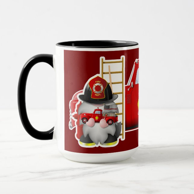 Caneca Bombeiro Gnomo com Pequeno Caminhão Vermelho (Esquerda)