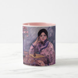 Caneca Bonita dama japonesa com uma garrafa de perfume