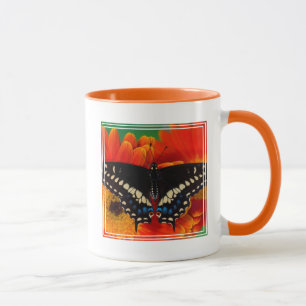 Caneca Borboleta Rabo-de-Andorinha-preta sobre Margarida