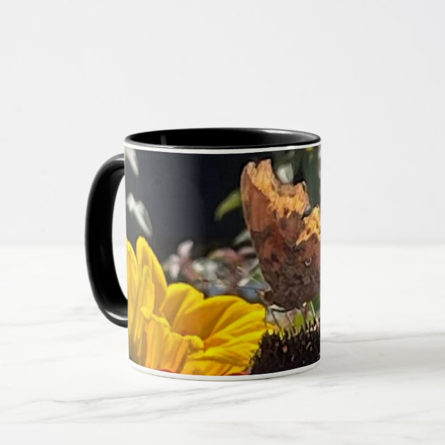 Caneca Borboleta Vírgula em Flor Rudbeckia (Frente Esquerda)