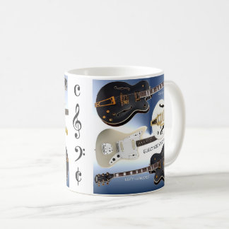 Caneca branca com a decoração bonita das guitarra