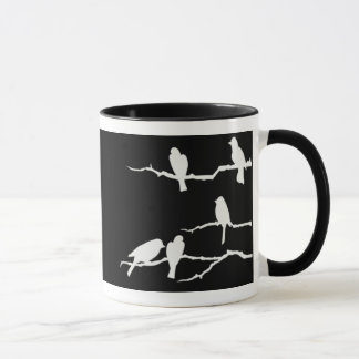 Caneca branca da silhueta do pássaro