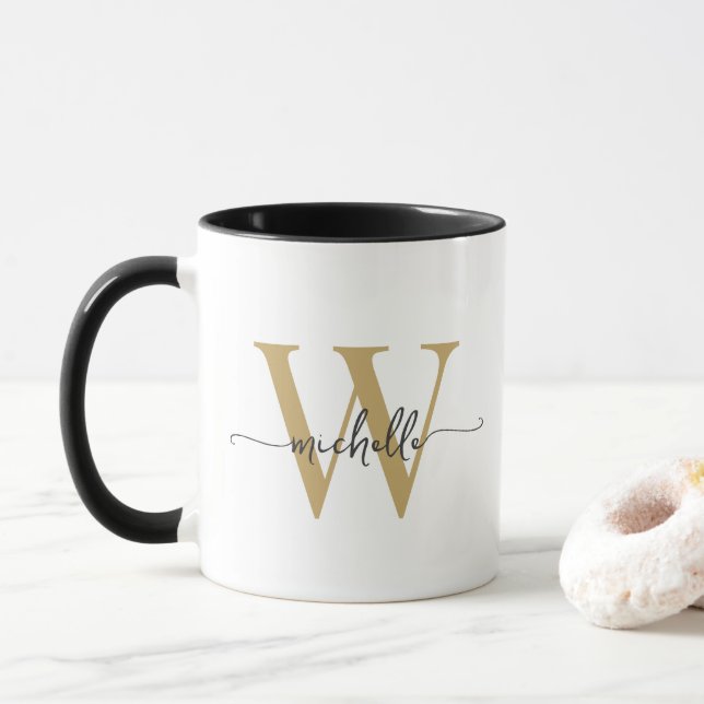 Caneca Branco e Dourado Elegante Nome em Monograma Script (Com Donut)