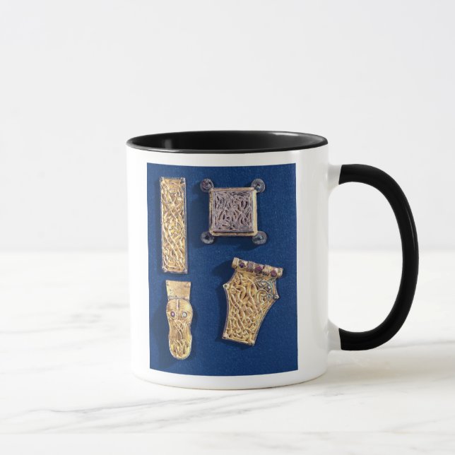 Caneca Broche e curvaturas (Direita)