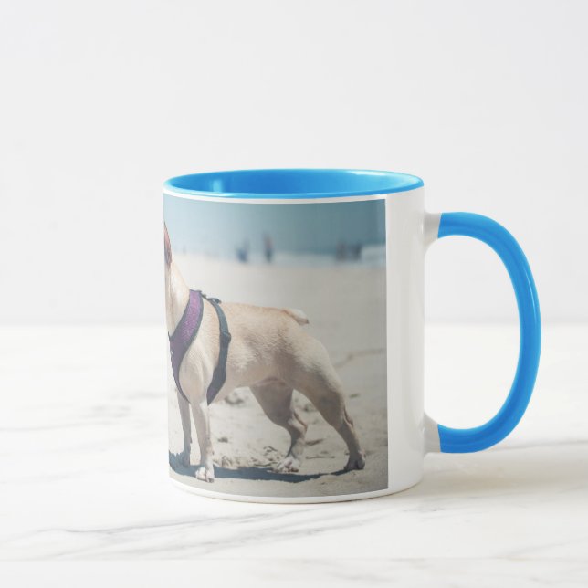 Caneca Buldogue francês na praia (Direita)