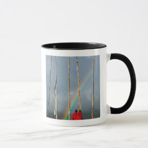 Caneca Butão, aldeia Gangtey, arco-íris sobre dois