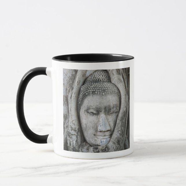 Caneca Cabeça de Buda em arenito cercada por árvore (Esquerda)