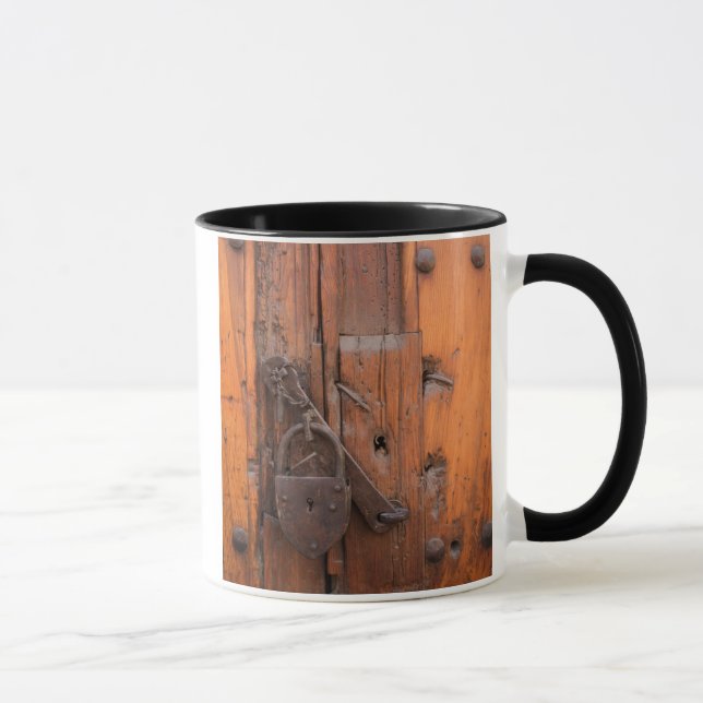 Caneca Cadeado em porta de madeira (Direita)