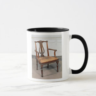 Caneca Cadeira cinzelada do lyre-para trás, fornecida