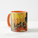 Caneca Café Terrace à noite por Vincent van Gogh<br><div class="desc">Café Terrace, no Place du Forum, de Vincent van Gogh, é uma pintura de paisagens arquitetônicas de apos impressionismo de arte. Uma vista exterior de um restaurante com mesas, cadeiras, garçons e jantar em pessoas. Uma bela noite com estrelas no céu em Arles, França. Sobre o artista: Vincent Willem van...</div>