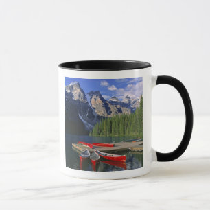 Caneca Canadá, Alberta, Lago Moraine. Canoas vermelhas ag