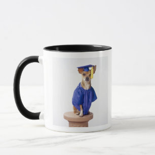 Caneca Cão da chihuahua que veste o uniforme da