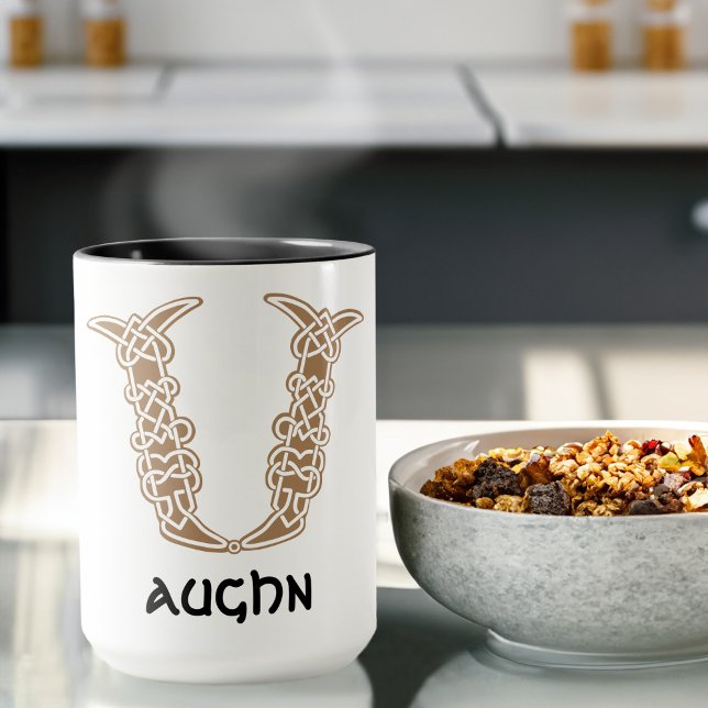 Caneca Capital Decorativo do Nó Celta do século XVI V Mug (Criador carregado)