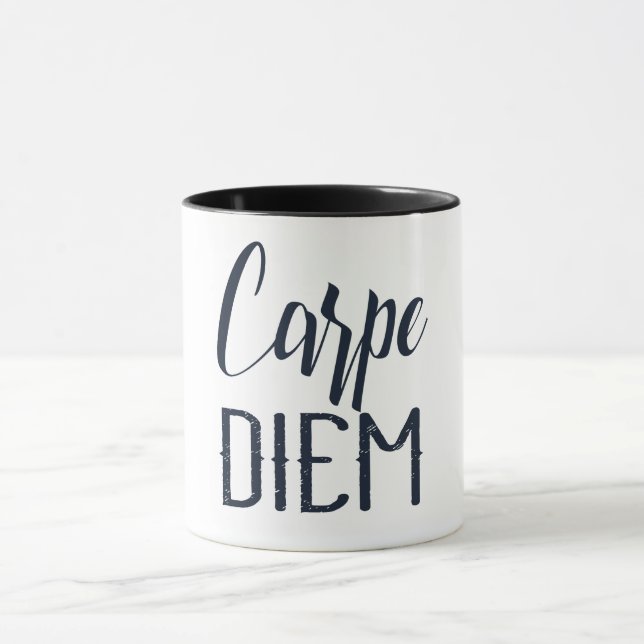 Caneca Carpe Diem Seize O Dia Preto (Centro)
