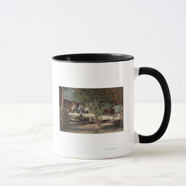 Caneca Carregando Fruta no Longview Ranch (Direita)