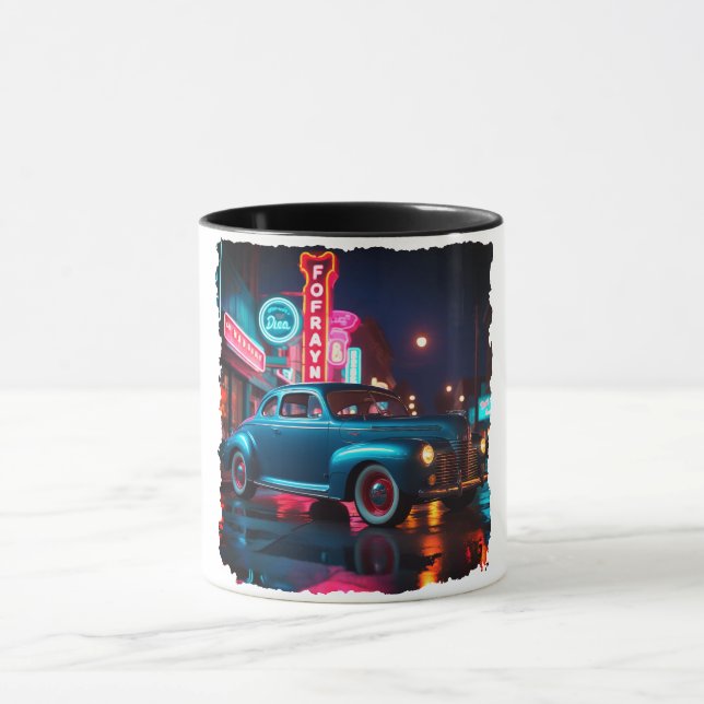 Caneca Carro Clássico dos Anos 1940 sob Luzes de Neon (Centro)