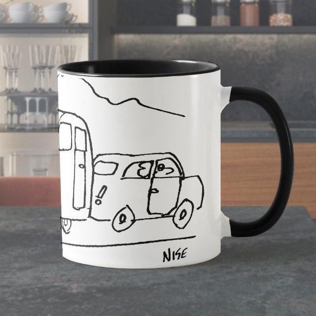 Caneca Carro está rebocando uma caravana e também uma est (Criador carregado)