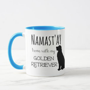 Caneca Casa engraçada de Namastay com meu cão do golden