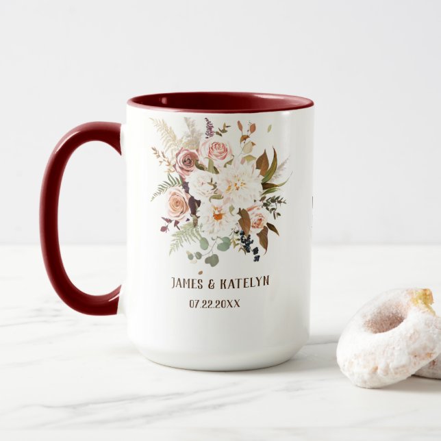 Caneca Casamento Boho Rosa de Cor Suave/Flores Brancas (Com Donut)