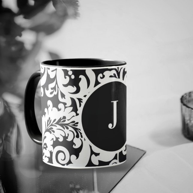 Caneca Casamento tema damasco Floral Elegante Branco e Pr (modern black and white elegant floral damask monogram mug for wedding, bride's maids gift favors)