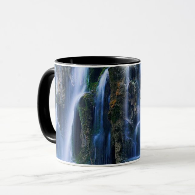 Caneca cascata (Frente Esquerda)