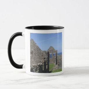 Caneca Castelo de Dunluce perto de Bushmills e Portrush,