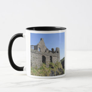 Caneca Castelo de Dunluce perto de Bushmills e Portrush,
