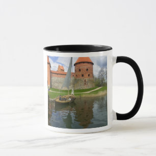 Caneca Castelo de Island, por Lake Galve, Trakai, Lituân