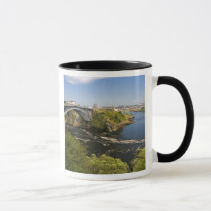Caneca Cataratas reversas no rio St. John em St. 2