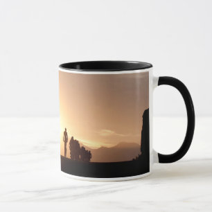 Caneca Cavaleiros De Bicicleta Montanha Se Levantam Sobre