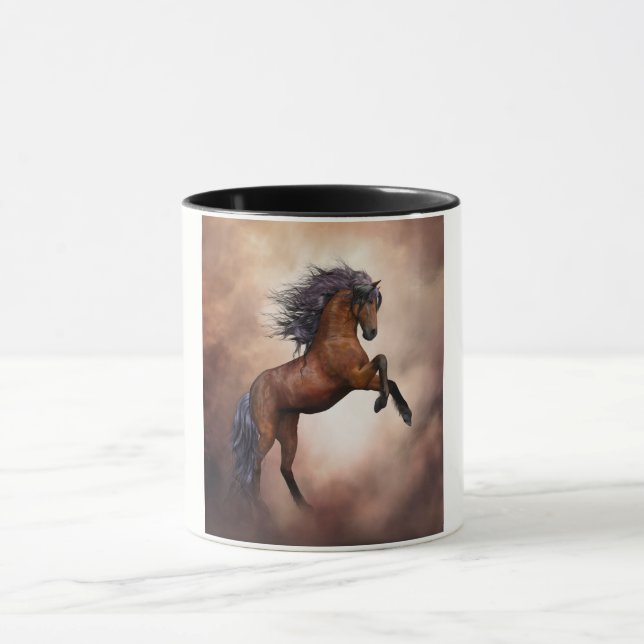 Caneca Cavalo castanho da Frísia que se cria com nuvens n (Centro)