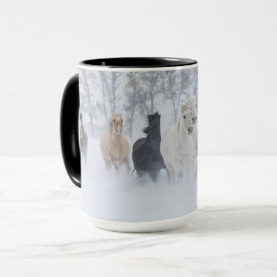 Caneca Cavalos Correndo Através da Neve