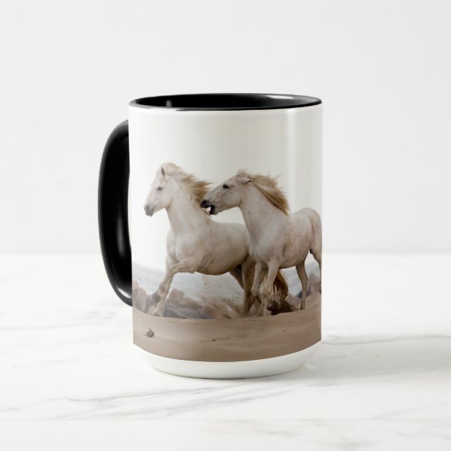 Caneca Cavalos de Camargue Correndo na Praia (Frente Esquerda)
