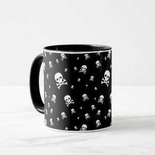 Caneca Caveiras de Piratas Brancos Pequenos em Fundo Pret
