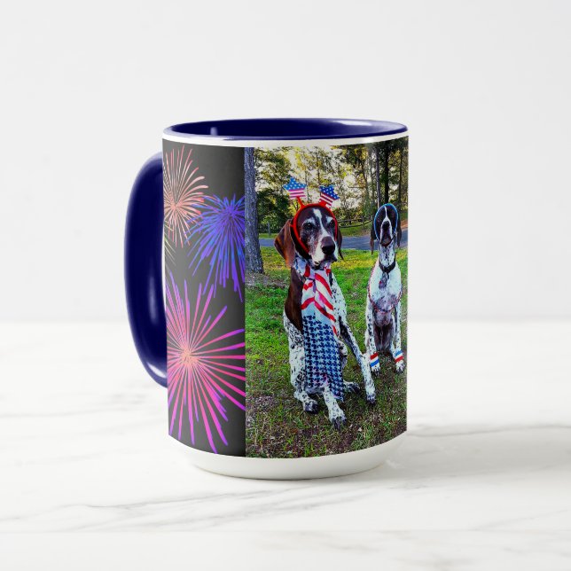 Caneca Celebração Patriótica de Cães e Fireworks Combo Mu (Frente Esquerda)