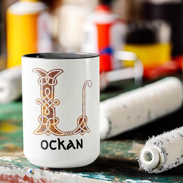 Caneca Celtic Knot Decorative Capital L Mug do século XVI (Criador carregado)
