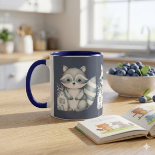 Caneca Cena caprichosa de guaxinim noturno em chalé da fl