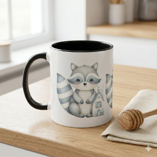 Caneca Cena Pastel da Floresta com Casa de Raccoon Neutra