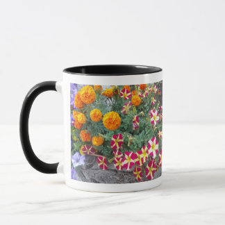 Caneca Cerâmica com Petunias e Marigolds