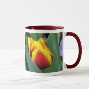caneca cerâmica de tulipa amarela e vermelha