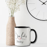 Caneca Chefe Lady Funny Mínimo Coração Vermelho de Script<br><div class="desc">Procurando um presente para aquele chefe especial? Um que é fofo e divertido? Este design pode ser alterado para um nome ou mensagem diferente. Um simples coração vermelho adiciona um doce toque</div>