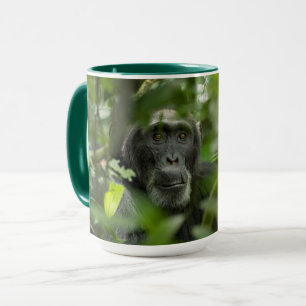 Caneca Chimpanzé Camuflado Entre a Vegetação