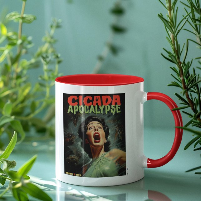 Caneca Cicada Apocalypse 2024 (Mug on table)