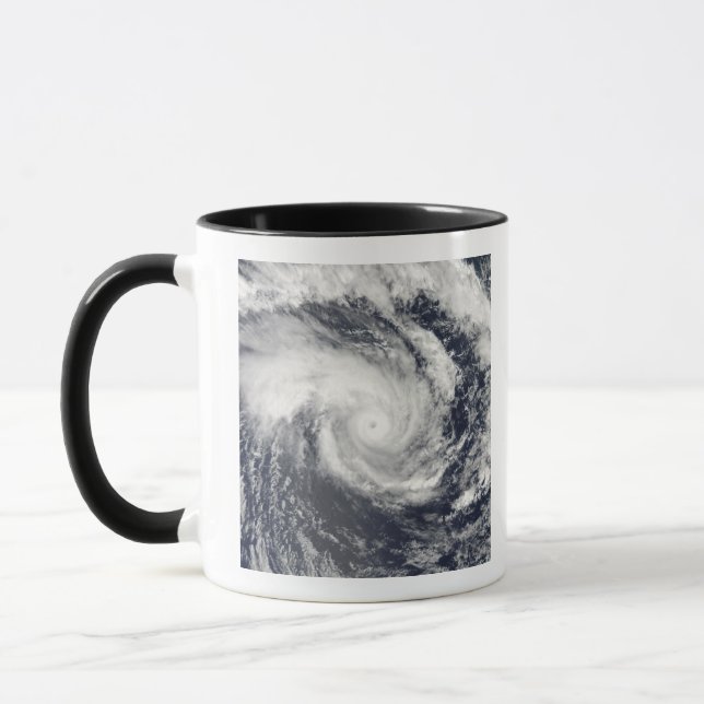 Caneca Ciclone Tropical Edzani no sul da Índia Oce (Esquerda)