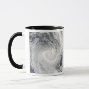 Caneca Ciclone tropical Oli fora da costa de Tahiti