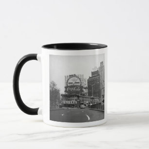 Caneca Cidade americana com quadros de avisos comerciais