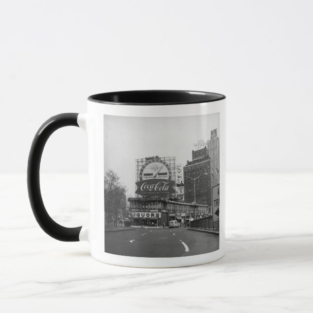 Caneca Cidade americana com quadros de avisos comerciais (Esquerda)