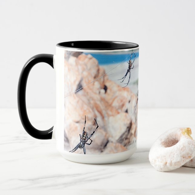 Caneca Cidade de Aranha - Por Aqui (Com Donut)