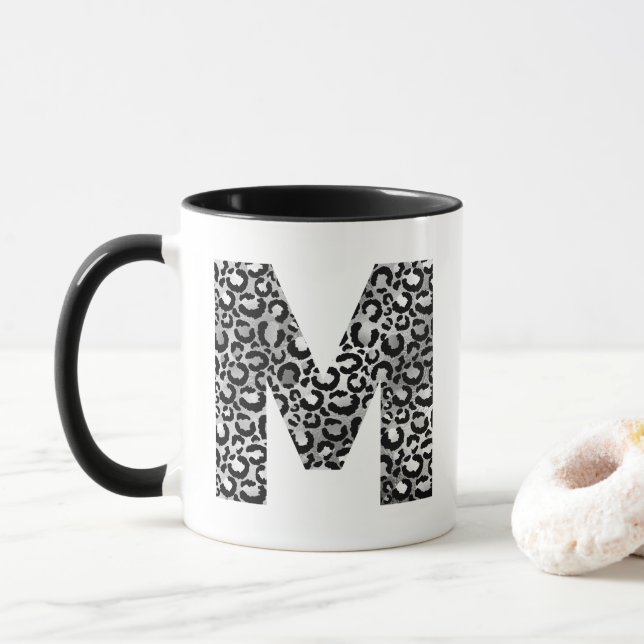 Caneca Cinzas prateadas e M Monograma inicial preto (Com Donut)