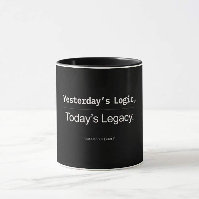 Caneca Citação de Desenvolvedor Legado de Lógica de Ontem (Centro)